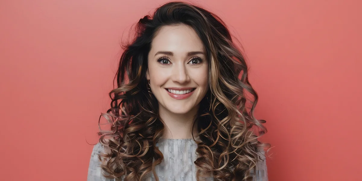 Short Wavy Hair Cut Style For Women, Short Wavy Hair, Hair Style, Short Wavy Hairstyles For Women, Short Wavy Hair With Layers, New Hair Style For Women, Snip Salon & Spa